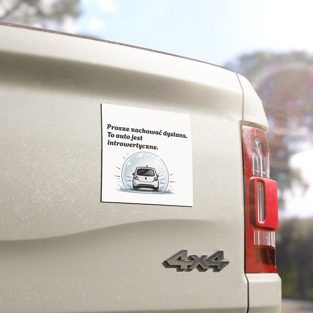 Car Magnet - "Proszę zachować dystans. To auto jest introwertyczne." (Polish Introvert Humor)